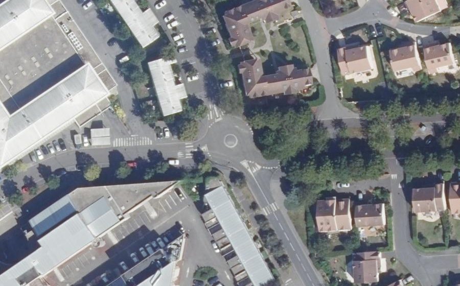 Vue aérienne du Rond-point anonyme n°1108043680