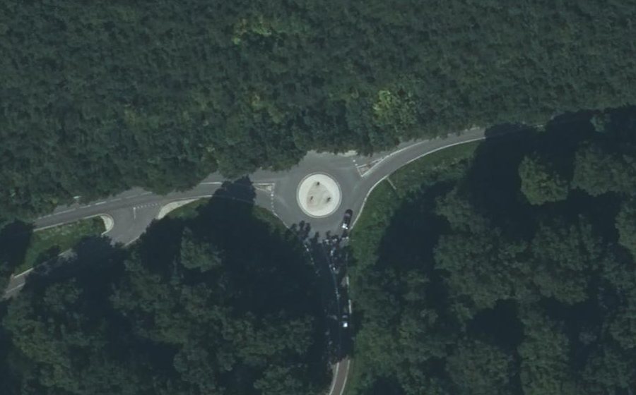 Vue aérienne du Rond-point anonyme n°1108294889