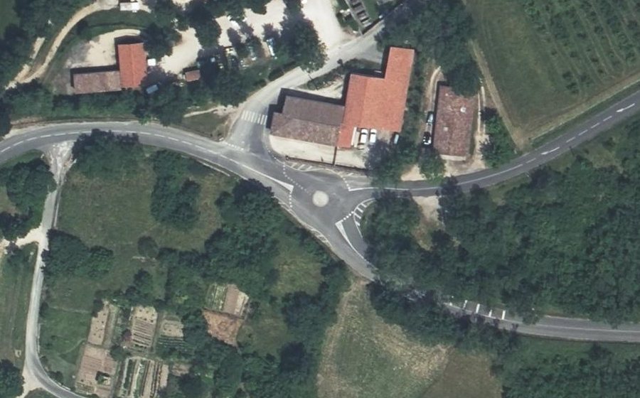 Vue aérienne du Rond-point anonyme n°1108601785
