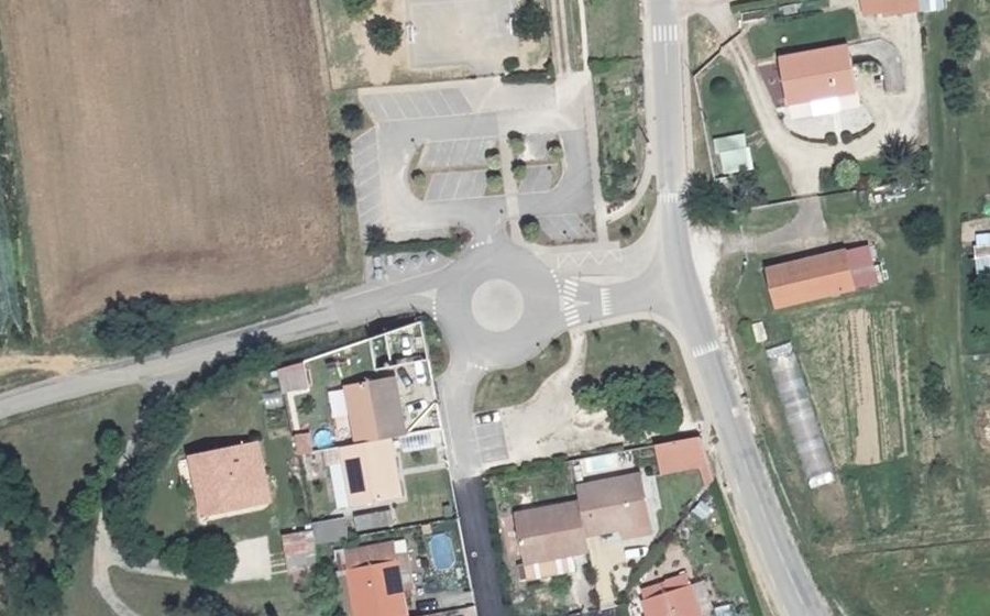 Vue aérienne du Rond-point anonyme n°1108976211