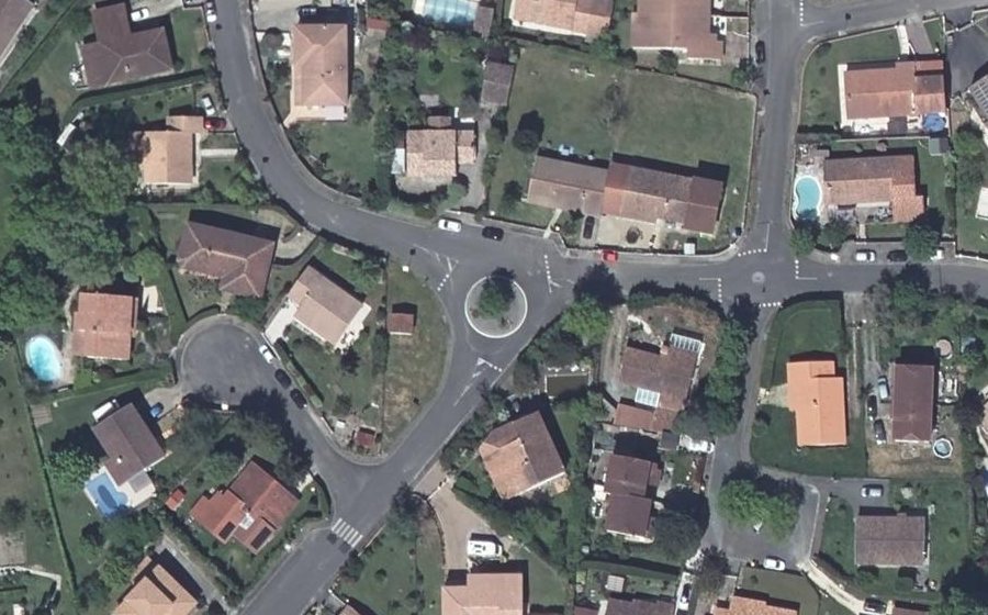 Vue aérienne du Rond-point anonyme n°1109693340