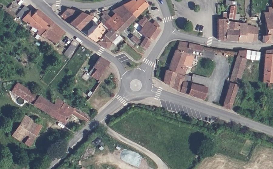 Vue aérienne du Rond-point anonyme n°1110245201