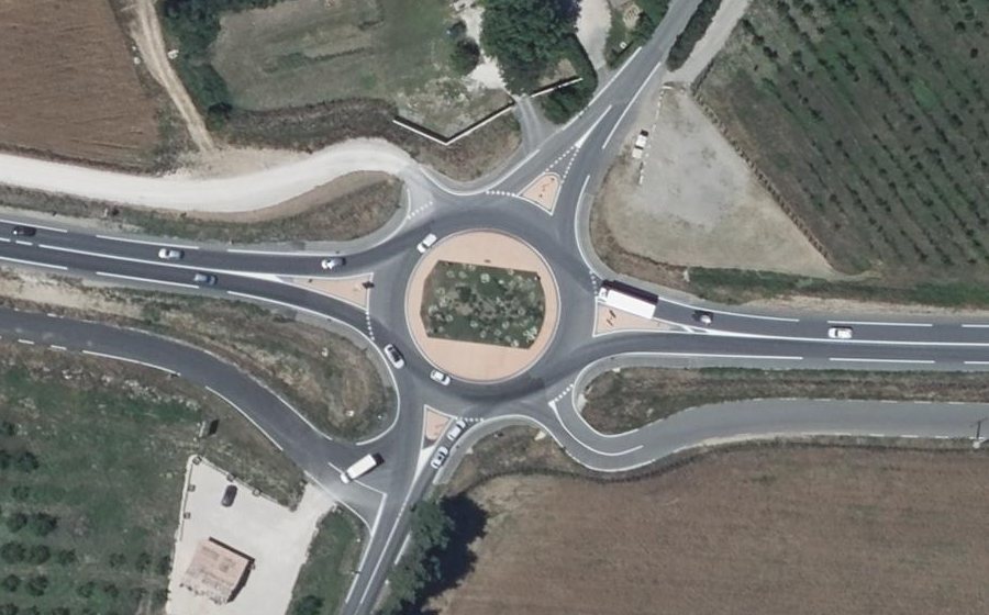 Vue aérienne du Rond-point anonyme n°1110309414