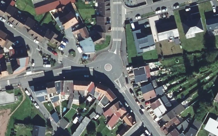 Vue aérienne du Rond-point anonyme n°111092837
