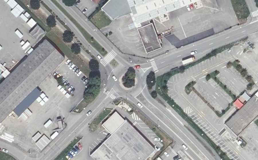 Vue aérienne du Rond-point anonyme n°1111013264