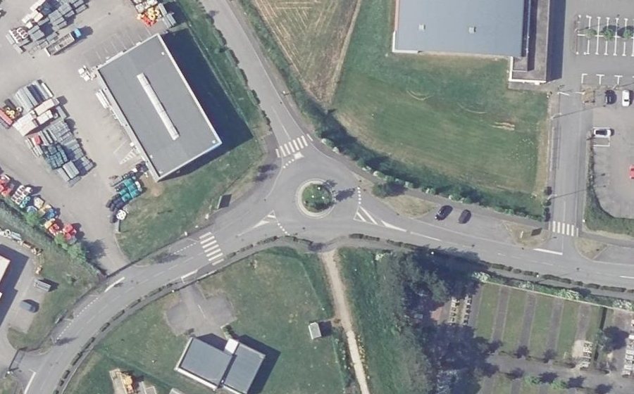 Vue aérienne du Rond-point anonyme n°1111016394