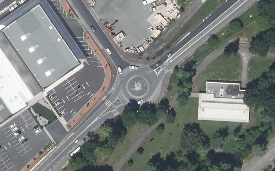 Vue aérienne du Rond-point anonyme n°111103549