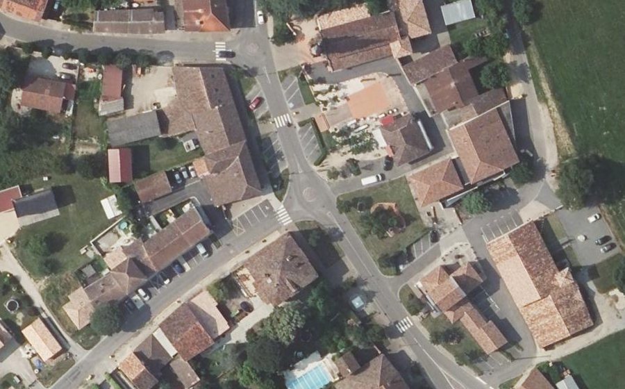 Vue aérienne du Rond-point anonyme n°1111613496