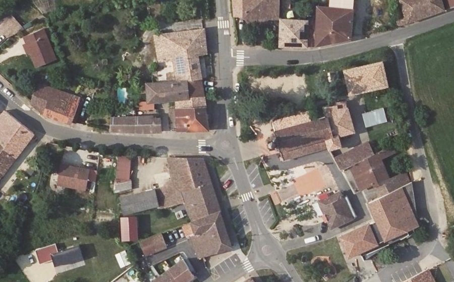 Vue aérienne du Rond-point anonyme n°1111613497