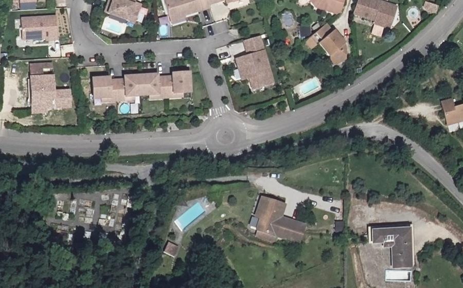 Vue aérienne du Rond-point anonyme n°111185746