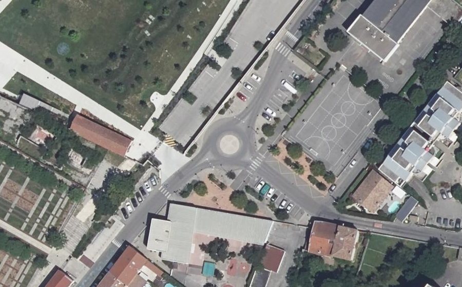 Vue aérienne du Rond-point anonyme n°111197999