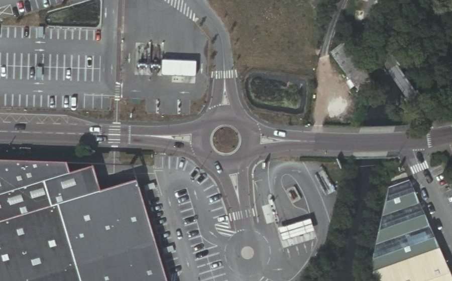 Vue aérienne du Rond-point anonyme n°1112063992
