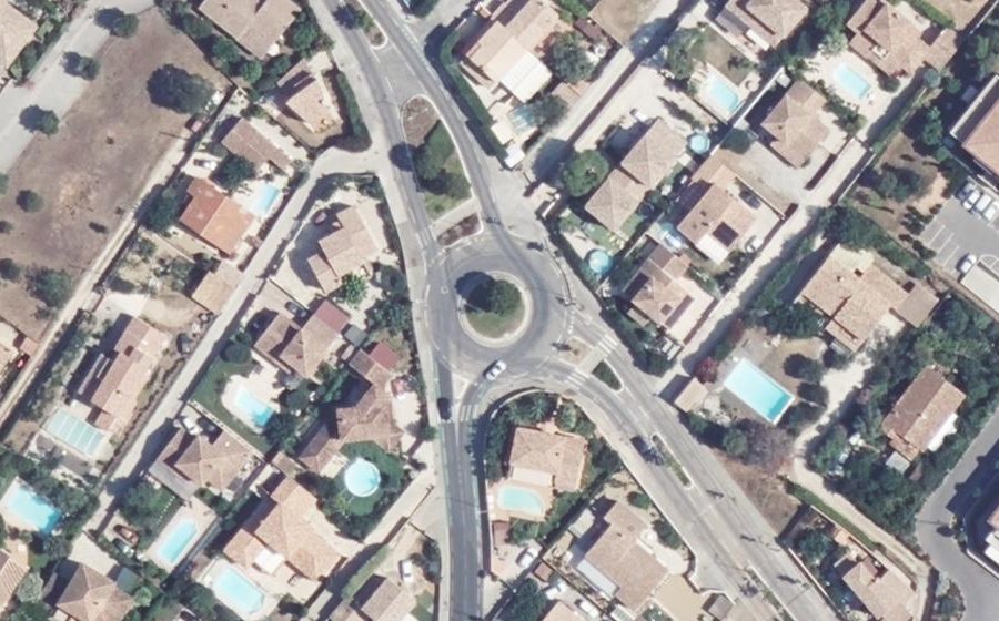 Vue aérienne du Rond-point anonyme n°111231902