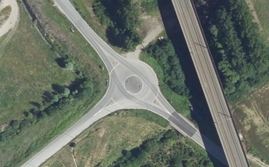 Vue aérienne du Rond-point anonyme n°1112384432