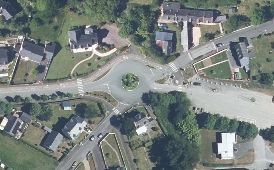Vue aérienne du Rond-point anonyme n°1112404011