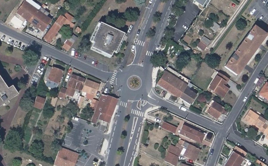 Vue aérienne du Rond-point anonyme n°111253845