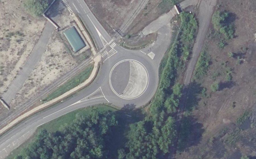 Vue aérienne du Rond-point anonyme n°1112586564