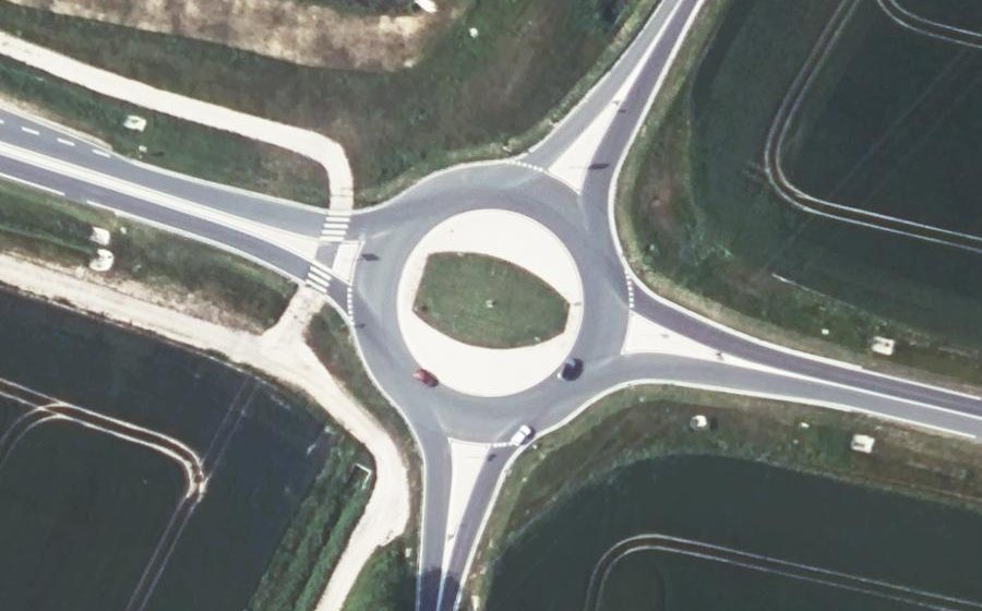 Vue aérienne du Rond-point anonyme n°1112649916