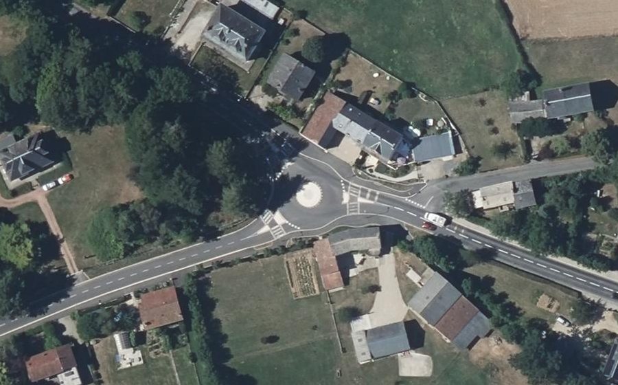Vue aérienne du Rond-point anonyme n°1112742463
