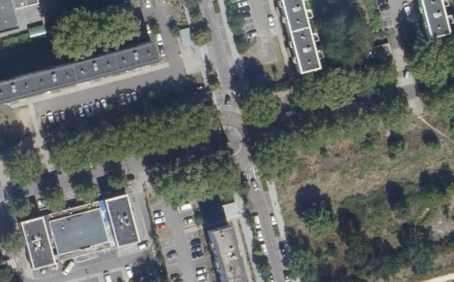 Vue aérienne du Rond-point anonyme n°1112772638