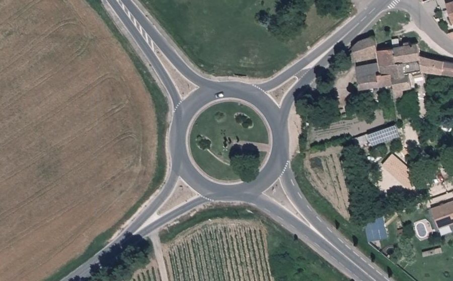 Vue aérienne du Rond-point anonyme n°111289909