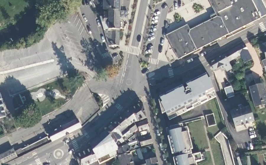 Vue aérienne du Rond-point anonyme n°111349122