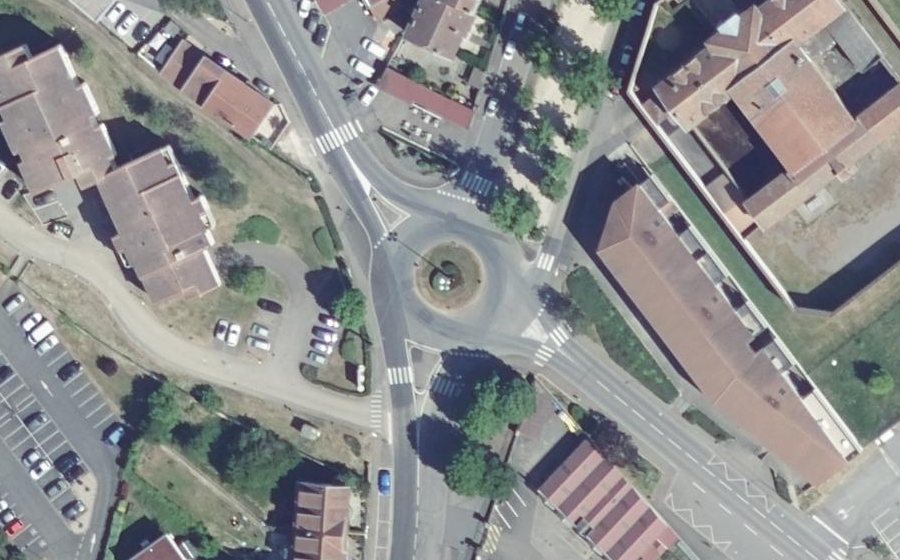 Vue aérienne du Rond-point anonyme n°1113584801