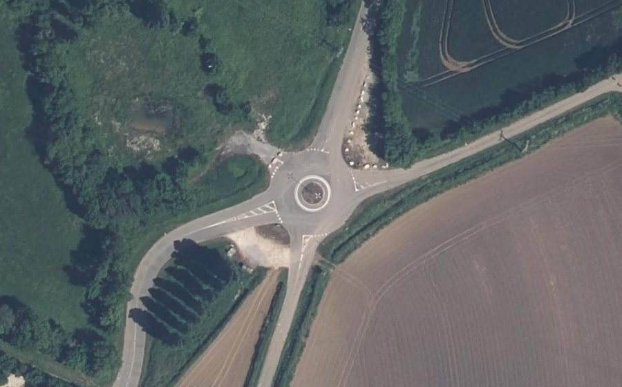 Vue aérienne du Rond-point anonyme n°111390995