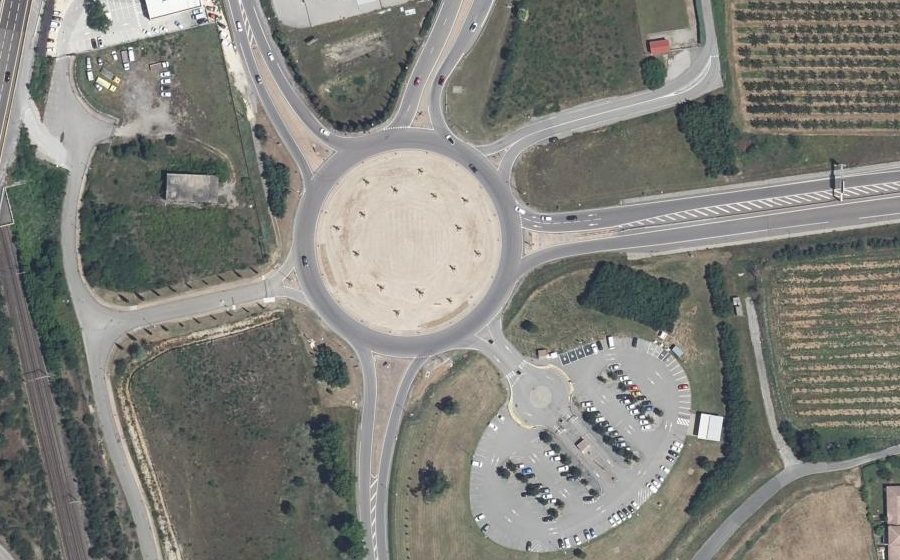 Vue aérienne du Rond-point anonyme n°111411070