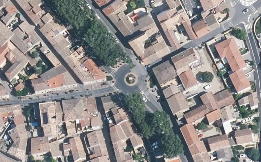 Vue aérienne du Rond-point anonyme n°111414863
