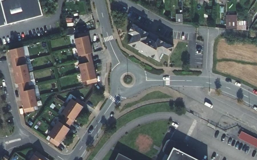 Vue aérienne du Rond-point anonyme n°111437750