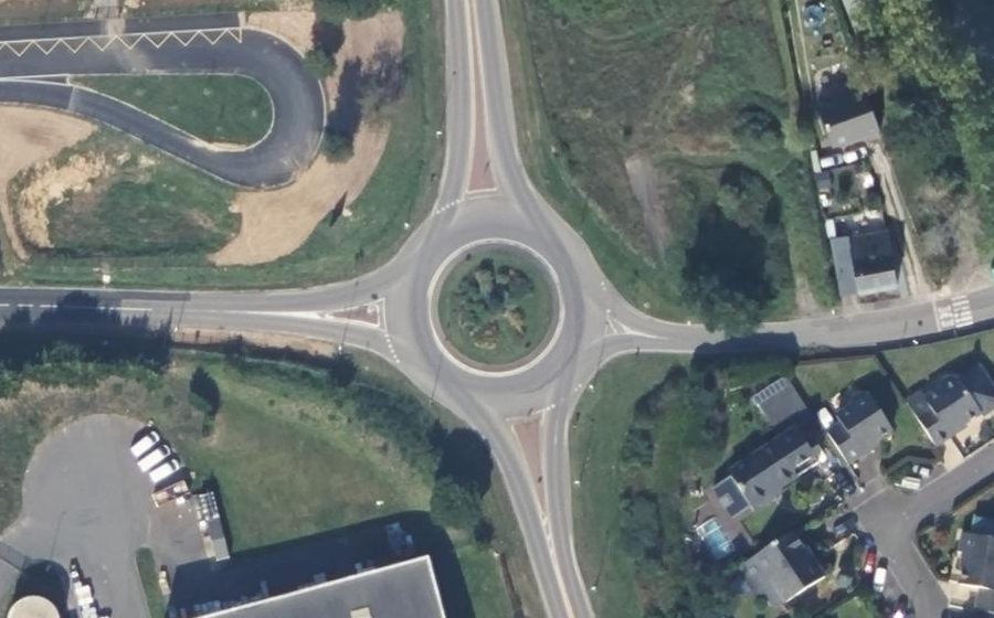 Vue aérienne du Rond-point anonyme n°111451005