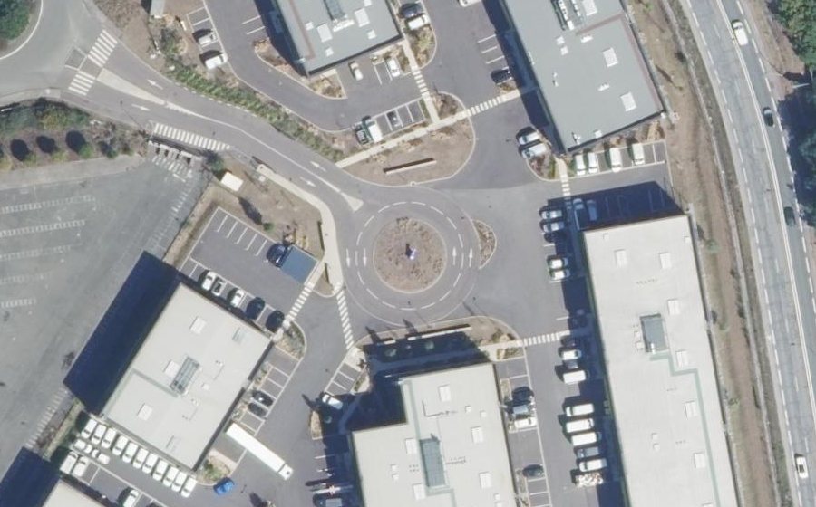 Vue aérienne du Rond-point anonyme n°1114776680
