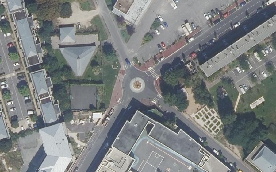 Vue aérienne du Rond-point anonyme n°1114889856