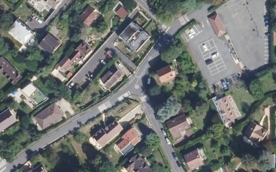 Vue aérienne du Rond-point anonyme n°1114965688