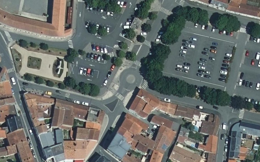 Vue aérienne du Rond-point anonyme n°111504323