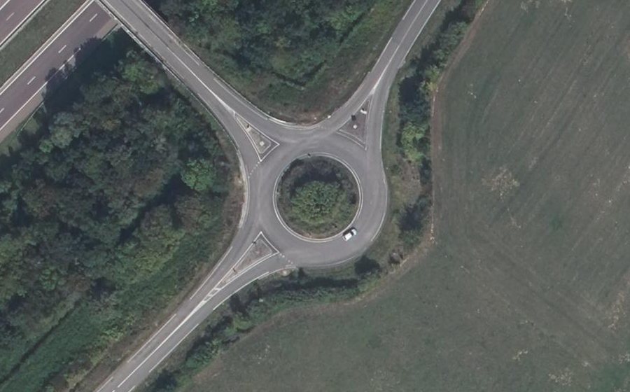 Vue aérienne du Rond-point anonyme n°111530716