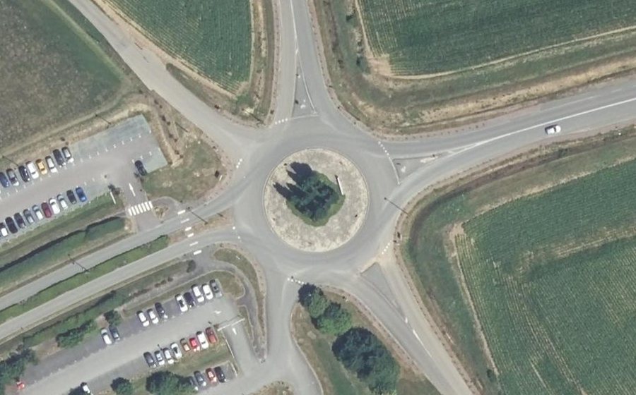 Vue aérienne du Rond-point anonyme n°111530933