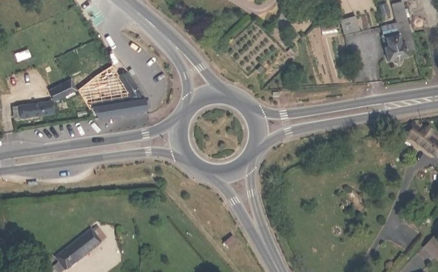 Vue aérienne du Rond-point anonyme n°1115527652
