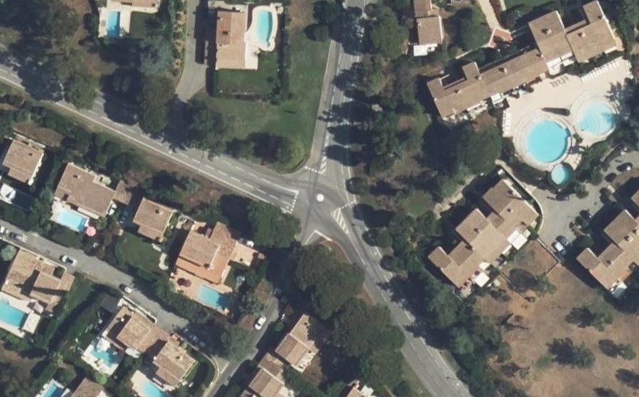 Vue aérienne du Rond-point anonyme n°1115687219