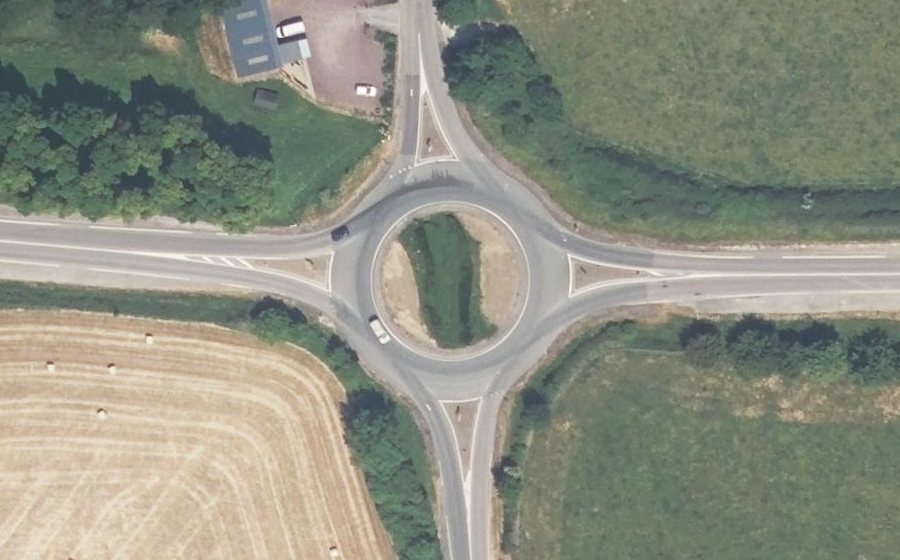 Vue aérienne du Rond-point anonyme n°111571670