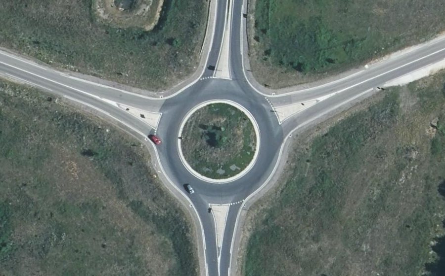 Vue aérienne du Rond-point anonyme n°111597632