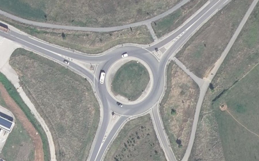 Vue aérienne du Rond-point anonyme n°111599772