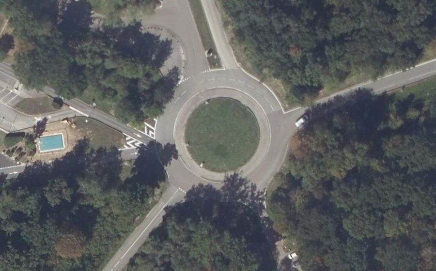 Vue aérienne du Rond-point anonyme n°111615079