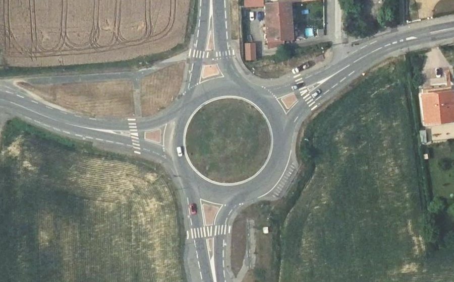 Vue aérienne du Rond-point anonyme n°111627110