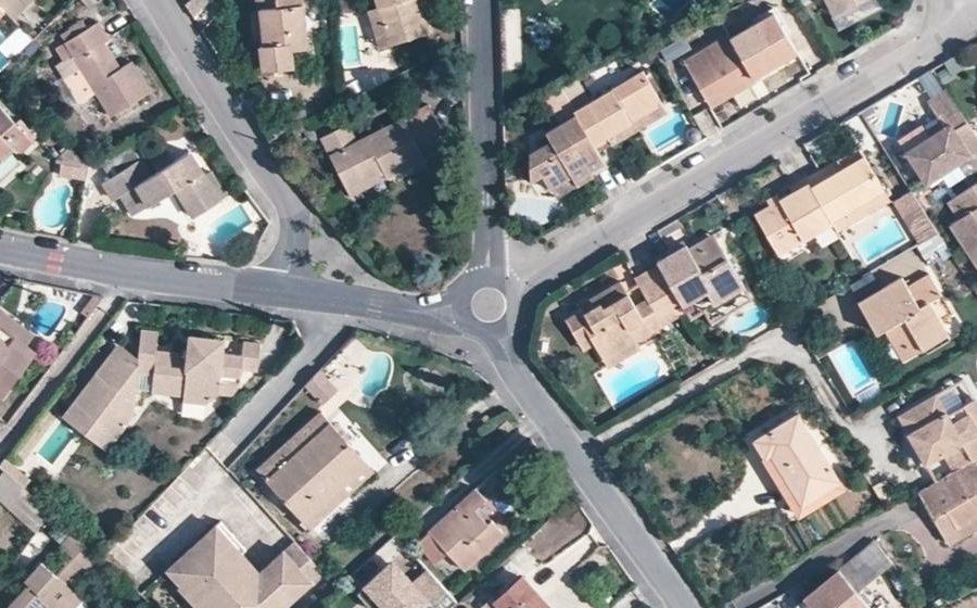 Vue aérienne du Rond-point anonyme n°111627790