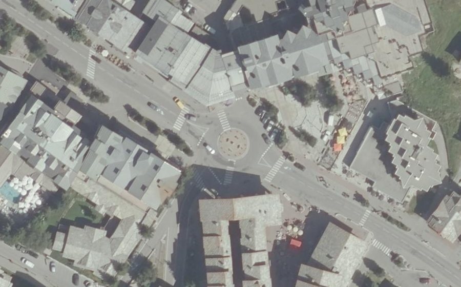 Vue aérienne du Rond-point anonyme n°111630158