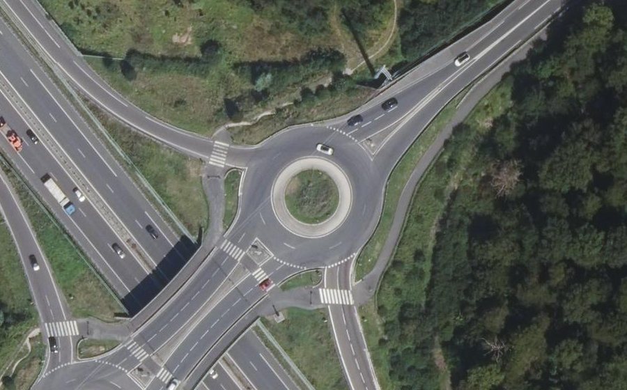 Vue aérienne du Rond-point anonyme n°111658165
