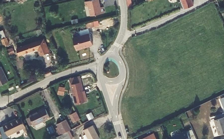 Vue aérienne du Rond-point anonyme n°1116586033
