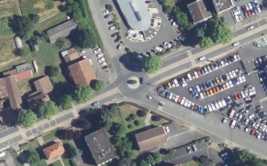 Vue aérienne du Rond-point anonyme n°111675529
